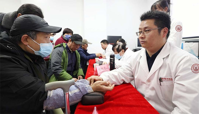 携手共筑健康路 讲座科普暖民心 | 西安附医中医医院开展第三期老年病冬季健康保健知识讲座
