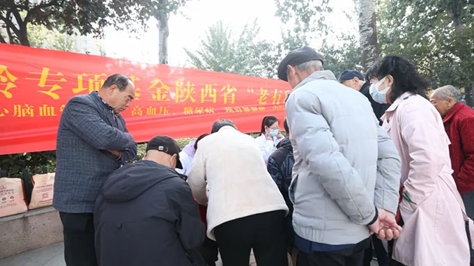医居联盟 | 冬日关爱持续升温，公益义诊进社区，专家服务“零距离”