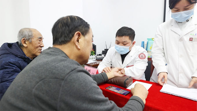 携手共筑健康路 讲座科普暖民心 | 西安附医中医医院开展第三期老年病冬季健康保健知识讲座