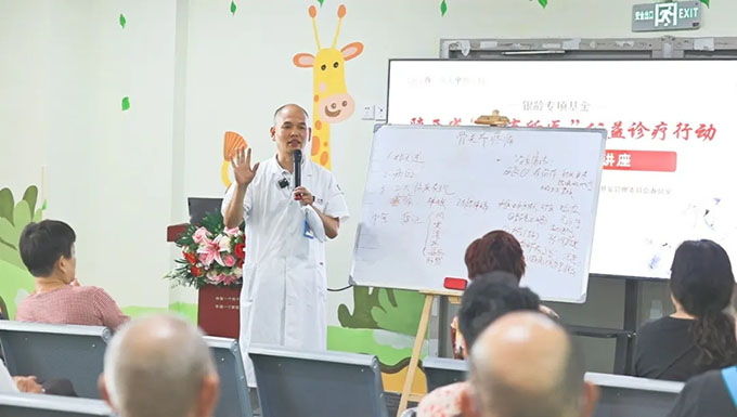 秋凉来袭 健康有方 | 西安附医中医医院秋季老年病健康讲座好评如潮！
