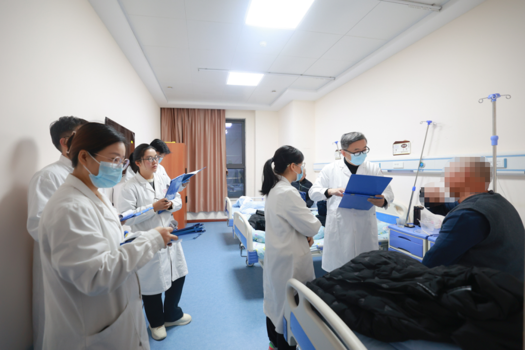 汇聚爱心力量 见证医者仁心!西安附医中医医院为住院困难户进行爱心捐助
