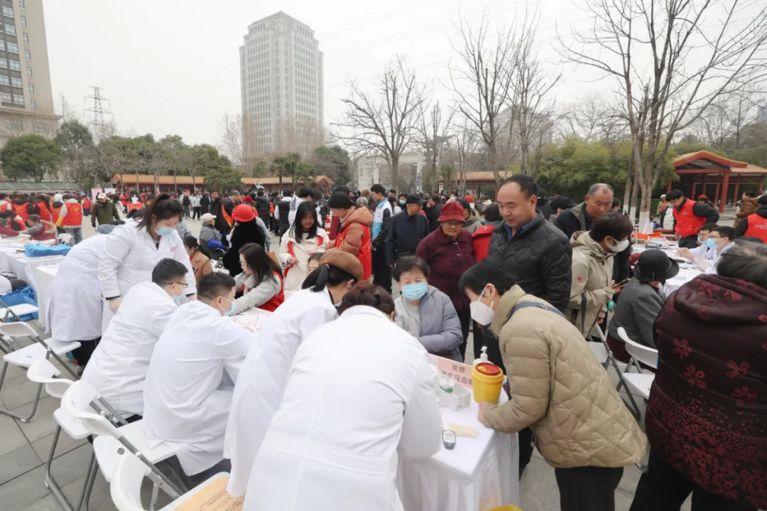 学雷锋 献爱心|我院积极参与莲湖区“青春志愿行 奋进新征程”2025年青年志愿者服务社区行动示范活动