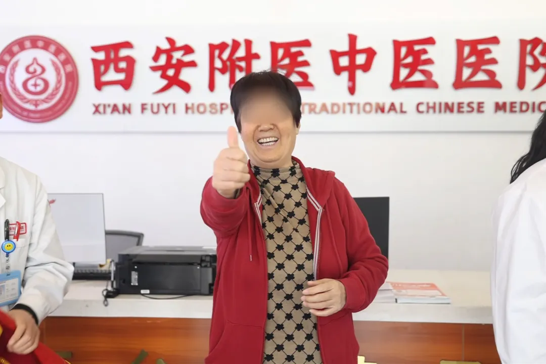 锦旗故事 | 68岁腰椎间盘突出、坐骨神经痛患者的康复之路