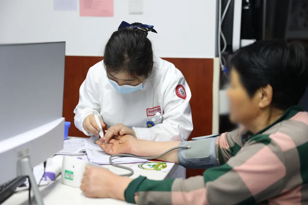 喜报 · 致敬榜样力量 | 首届西安附医中医院“月度服务之星” 表彰仪式圆满完成！