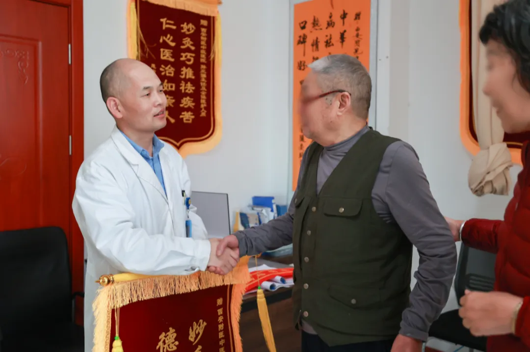 喜报 · 致敬榜样力量 | 首届西安附医中医院“月度服务之星” 表彰仪式圆满完成！