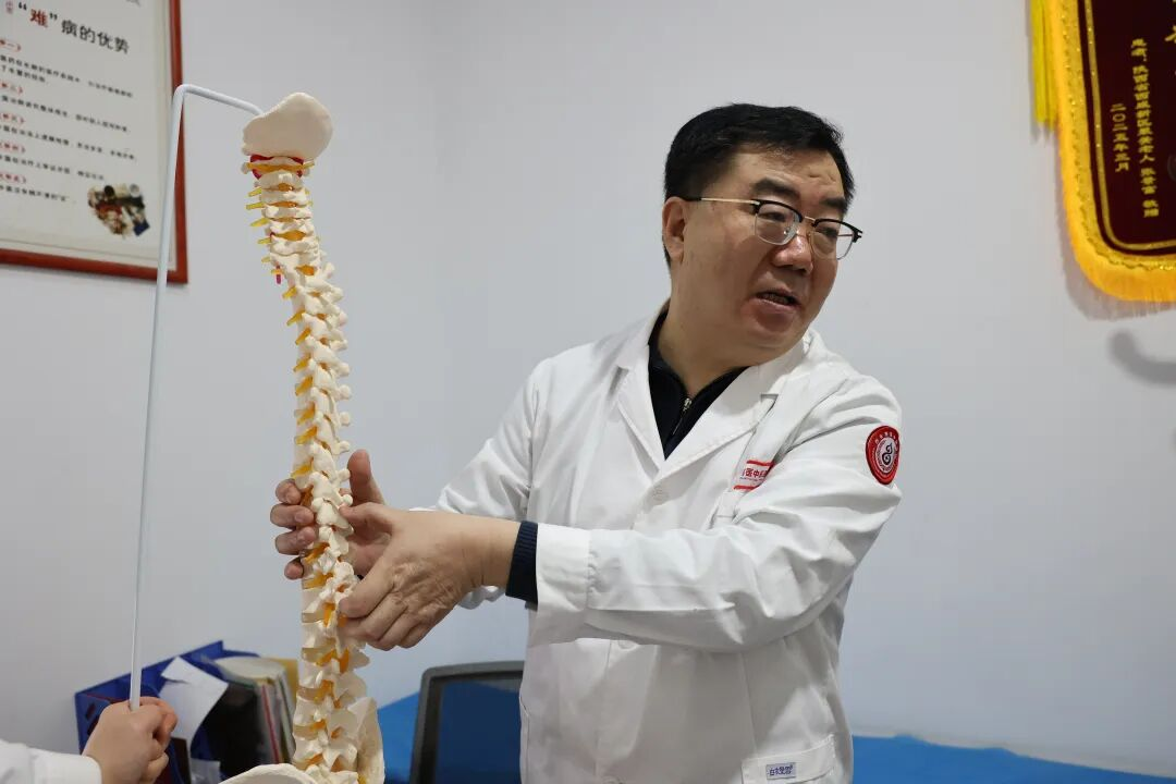 原北京301医院潘秀臣教授西安附医中医医院痛风风湿骨病会诊圆满收官，患者收获康复新希望